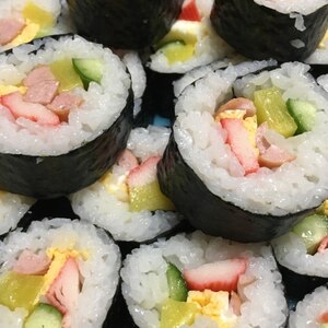 たまご カニカマ きゅうり たくあんの 海苔巻き レシピ 作り方 By まかろん 楽天レシピ たまご カニカマ きゅうり たくあんの 海苔巻き レシピ 作り方 By まかろん 楽天レシピ